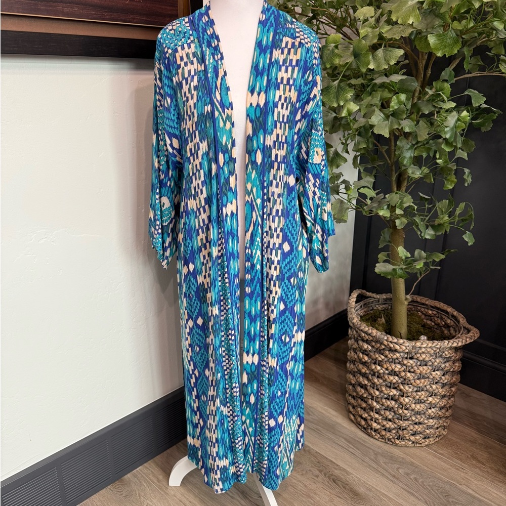 Evereve Vibrant Blue Patterned Kimono